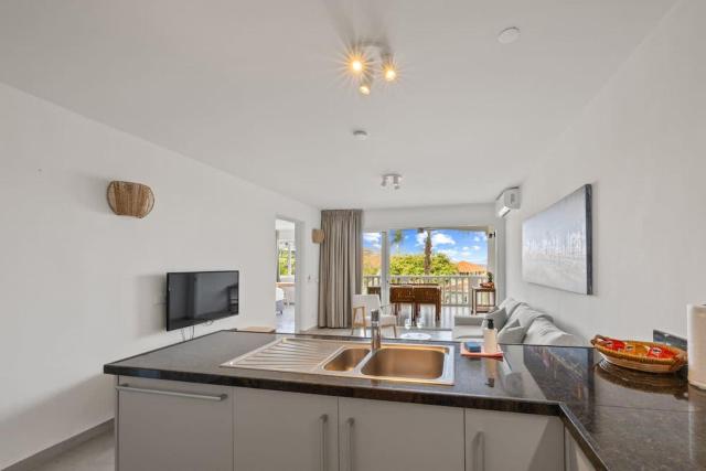 Sunset Suite - Triple tree 14