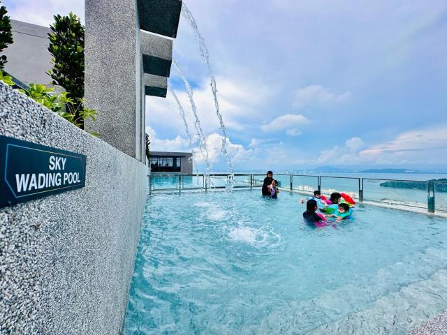 Sea Bridge View Sky Pool Cozy 3BR Retreat airport 9pax