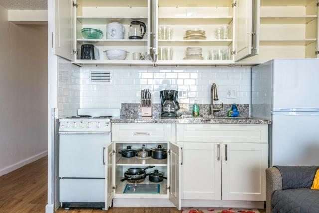 Renovated Condo Near Waikiki Beach