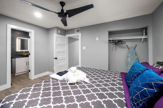 Modern Getaway with Free Parking Near Downtown and NRG