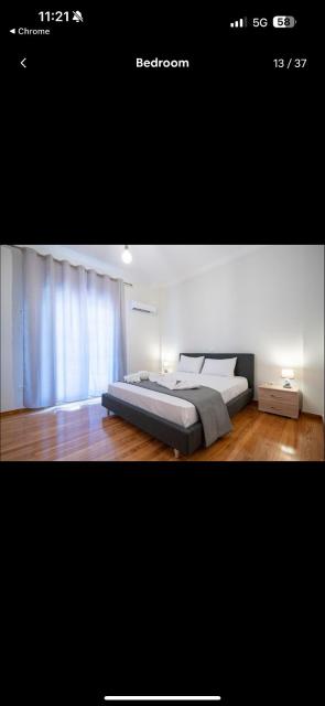 Roussas place 2 -Dafni Metro