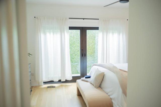 NEW! LUX 4BR + Rooftop | Parking | Metro