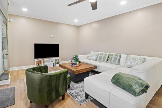 17G-2BR-2B King-Queen Bed,Parking, Walk2Mart Downtown