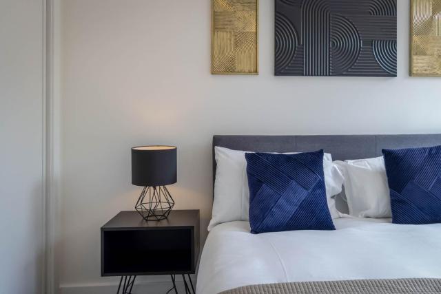 Urban & Stylish 1 BR Apt, Sleeps 4, Wifi