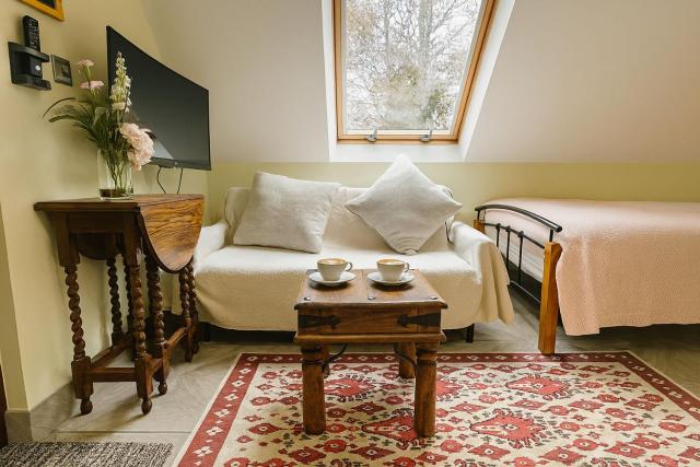 Forest Studio Apt free gated Parking on 2 acres Garden