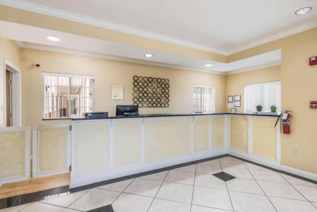 Bryant Inn And Suites