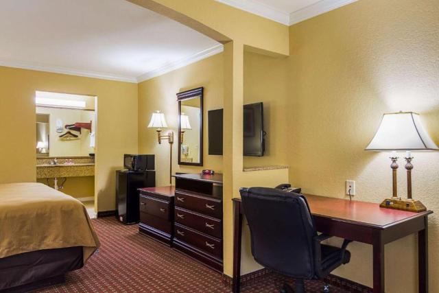 Bryant Inn And Suites
