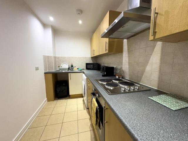 Stylish City Centre Flat - Balcony and Parking
