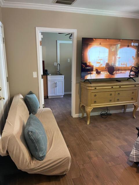 DIAMOND STUDIO SUITE Full kitchen SWIMMING POOL private gated yard Arts Roosevelt row ASU convention ctr stadiums airport Downtown Phx