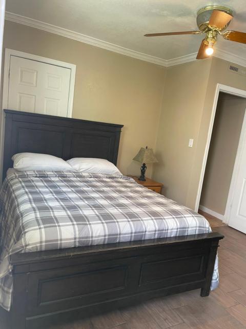 DIAMOND STUDIO SUITE Full kitchen SWIMMING POOL private gated yard Arts Roosevelt row ASU convention ctr stadiums airport Downtown Phx