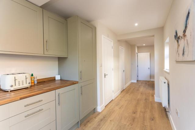 Lansdown House Long Stays Free parking and Wi-Fi