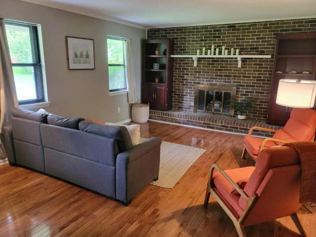 Country Lane Cottage- privacy & quiet neighborhood