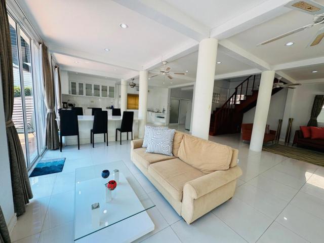 FANTA SEA - POOL VILLA short walk to BEACH - Up to 8 Guests