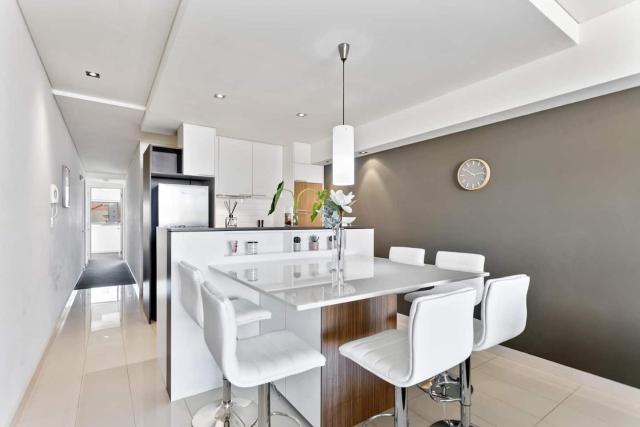 Luxe Chic 3BR Apt City Skyline views