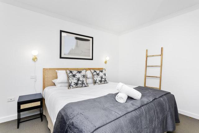 Urban Boho Chic 2BR Retreat w Balcony, Perth CBD