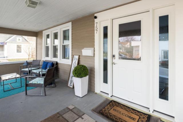 5 Bedroom 3200 Sq Ft House for Downtown Travelers