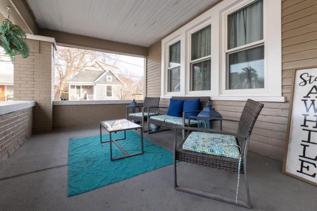 5 Bedroom 3200 Sq Ft House for Downtown Travelers