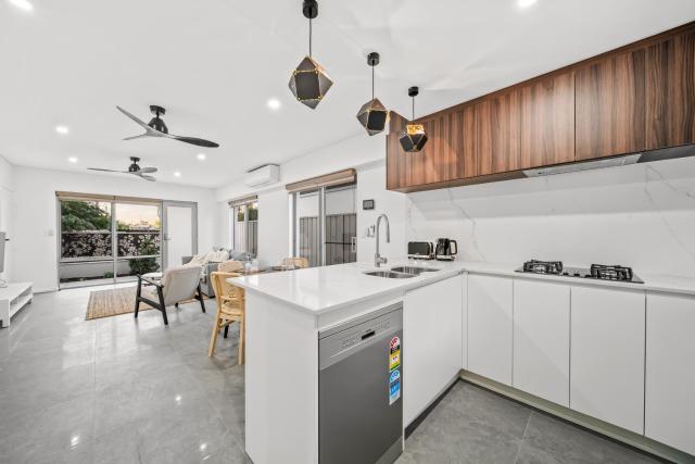 Scarborough Escape, New 2Br Suite, 13G