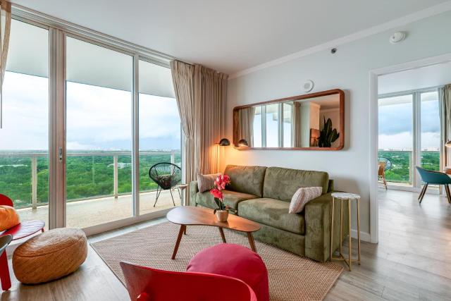 Modern 3BR 3BA Grove Condo Views Balconies Full Kitchen 3 Parking
