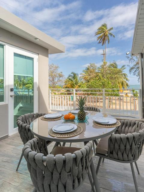 AQUA Terrazas Studio 7 - Beachfront Getaway with King Bed & Pool