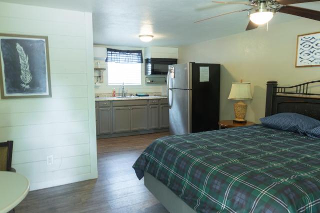 Near Lake Texoma Quad-plex Kitchenette - 27