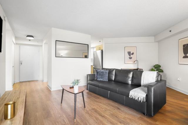 Pentagon City Escape - Contemporary & Comfy