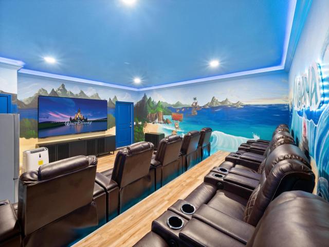 10 BR Home, Themed Rooms, Private Pool, in New Windsor Cay Resort