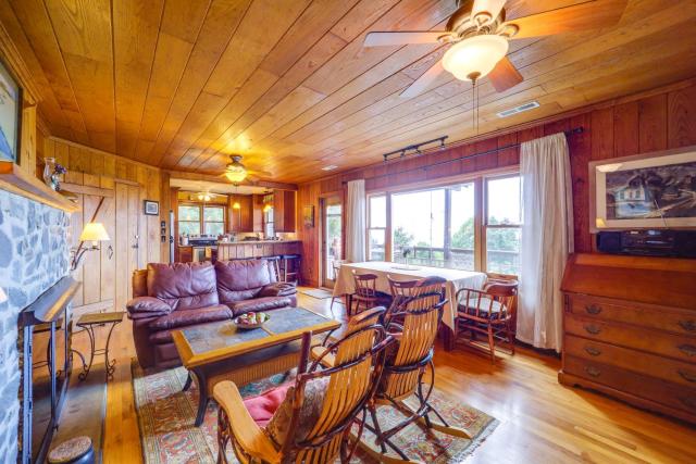 Little Switzerland Cabin w/ Stunning Mtn Views