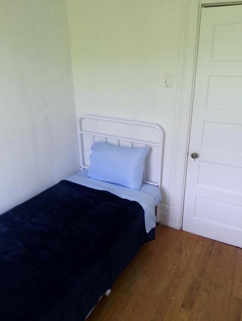 Bedroom for one person, close to downtown and stadiums