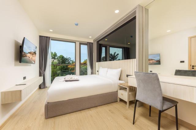 Suite Luna Pool and Gym Access The Ozone Condo