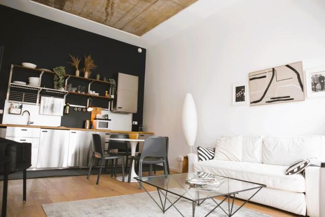 Modern & Sunny 1BR Apartment with swimming pool