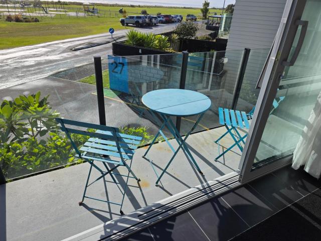 Beachside Studio Apartment with a View - Unit 2