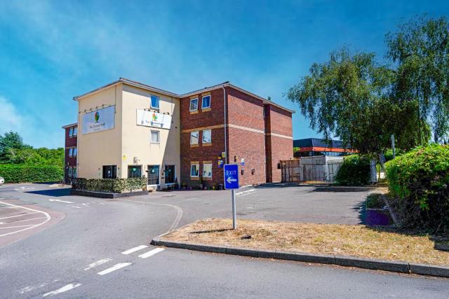 GO2 Gloucester Hotel by OYO