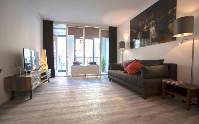 Apartment 4G