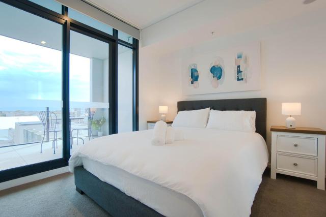 Cosy Retreat - 2BR Apt with Pool Gym Steam&Sauna