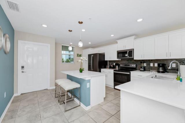 2BR Family Condo Near Disney, Universal and More