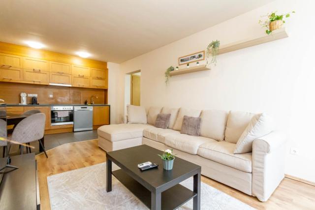 2BDR Contempo Retreat with FREE Parking by NW
