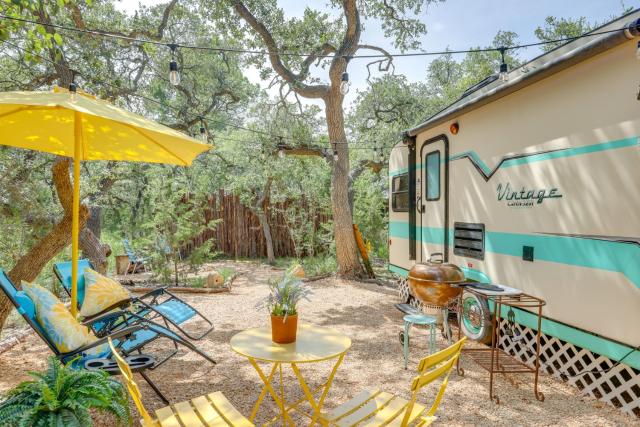 6 Mi to Wimberley Square: 'Happy Days Cruiser'