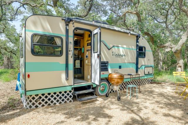 6 Mi to Wimberley Square: 'Happy Days Cruiser'