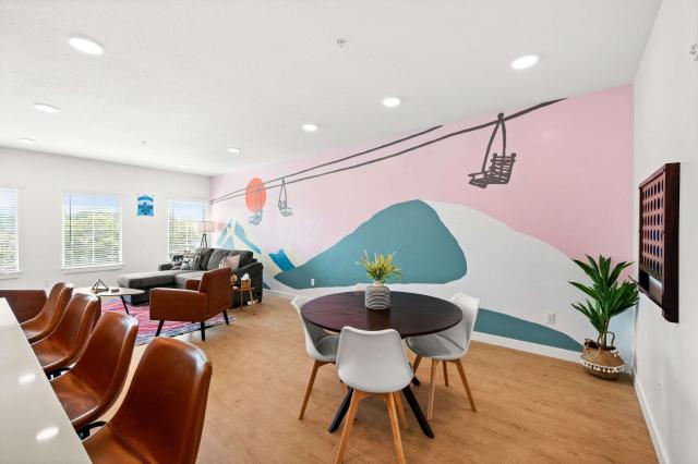 Cozy Ski Lodge 2BR 2BA Rooftop Garage