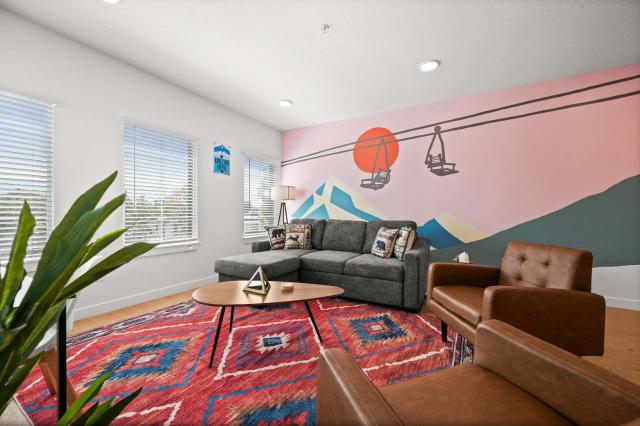 Cozy Ski Lodge 2BR 2BA Rooftop Garage