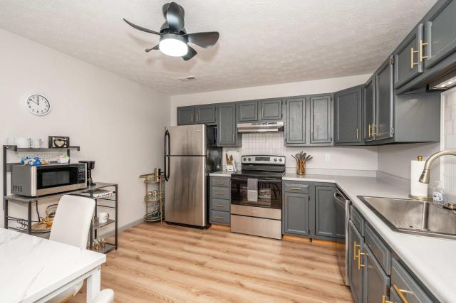 Arkstone Retreat 1 - Chic Downtown Escape