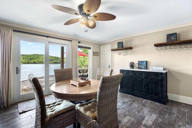 Lakeside Oasis - Room for 12
