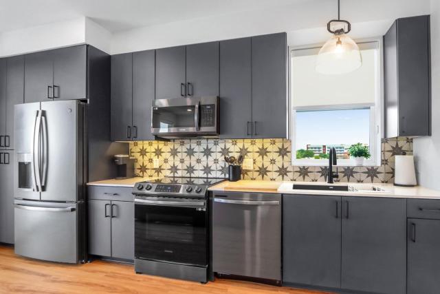 Creekside Modern - Condo for 4