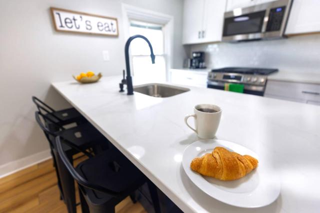 Jennifer's Elegant & Cozy Broadway Walkable Stay