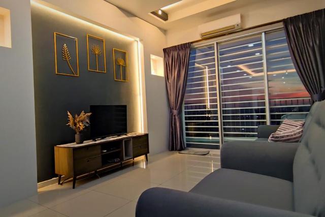 Majestic Sanctuary- Sunset View- Pool- 2 Parking- Netflix