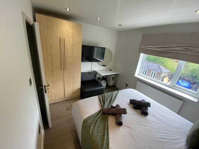 Quiet North London - 2 x Double Bedrooms - Close to Station and 20mins Central London
