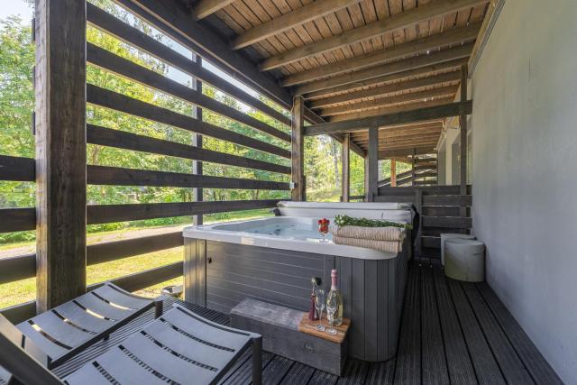 Villa Kultaranta A - Scenic Lakeside Cabin with Hot Tub and Sauna