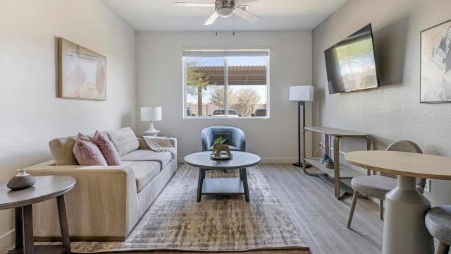 Landing Stunning 1BD Pool Gym