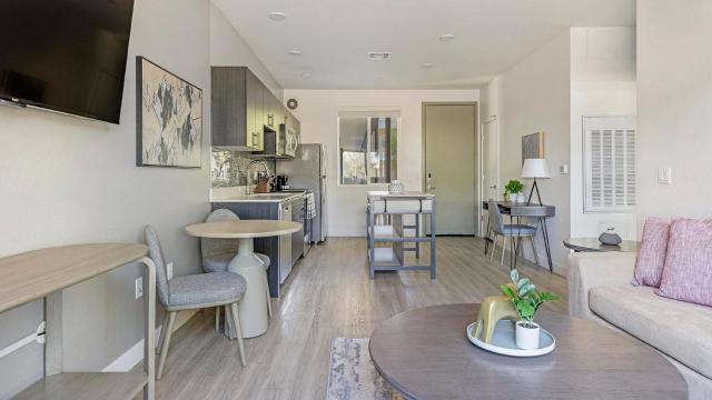 Landing Stunning 1BD Pool Gym